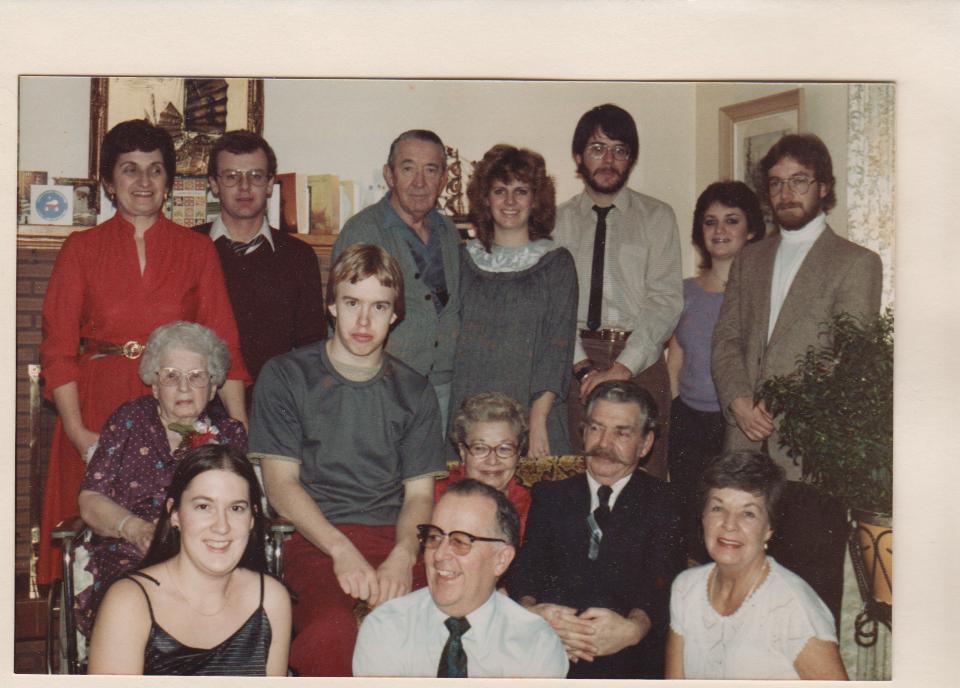 Big family Christmas in Calgary, 1983