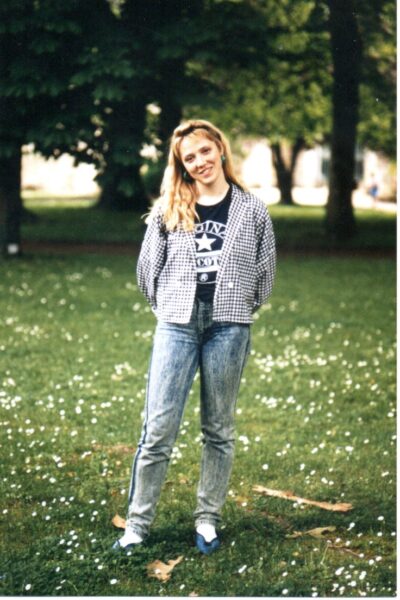 travel in your twenties-Heather in France
